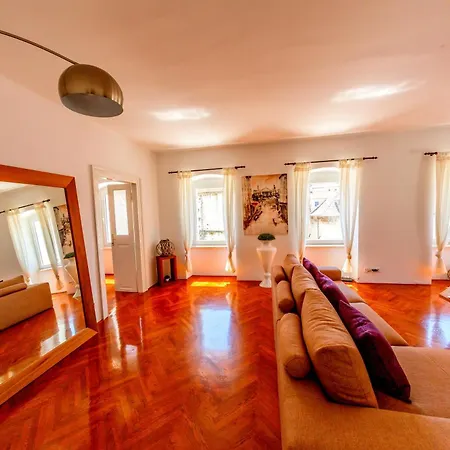 The Palace Collection In Centre Apartman *