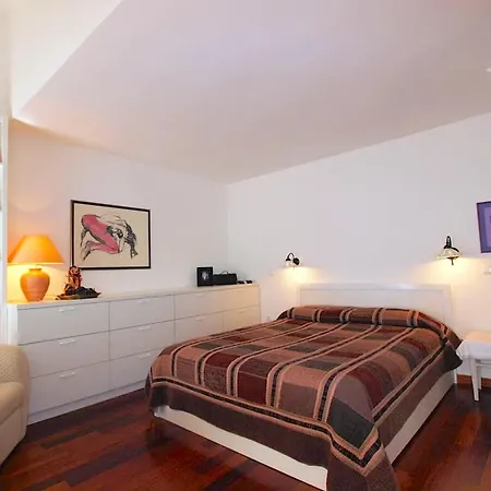 The Palace Collection In Centre Apartment