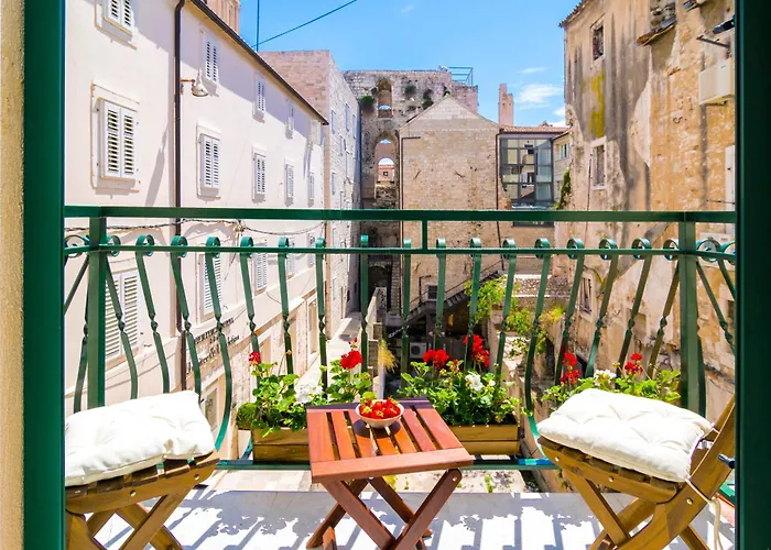 Apartment The Palace Collection In Centre Split