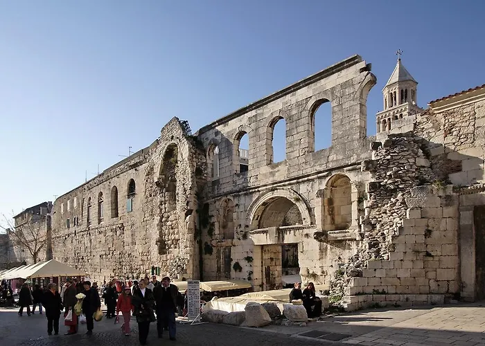 The Palace Collection In Centre Apartment