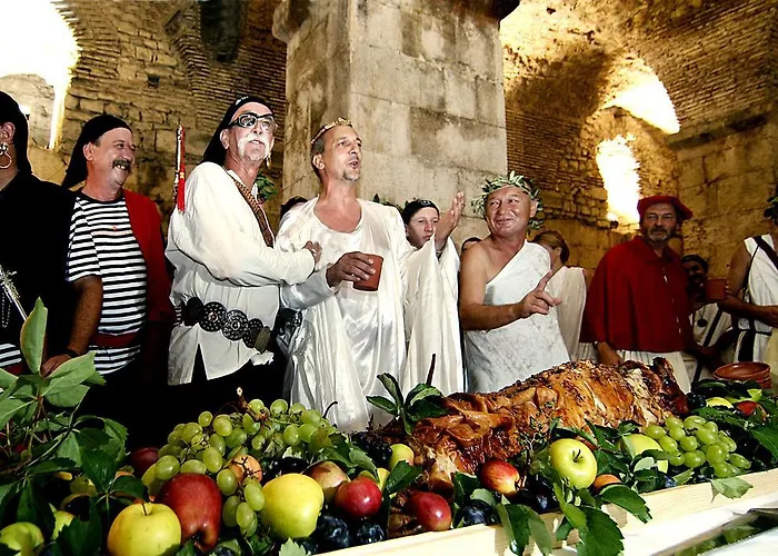 Apartment The Palace Collection In Centre Split