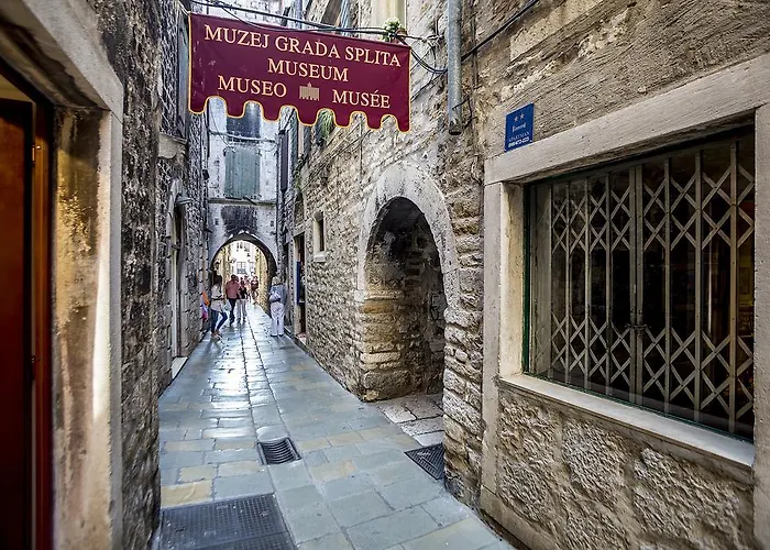 Apartment The Palace Collection In Centre