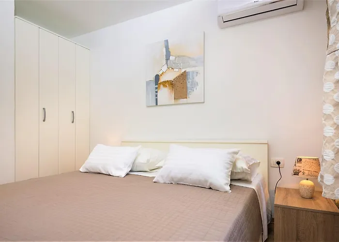 The Palace Collection In Centre Apartment