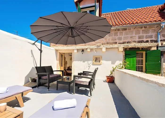 The Palace Collection In Centre Split