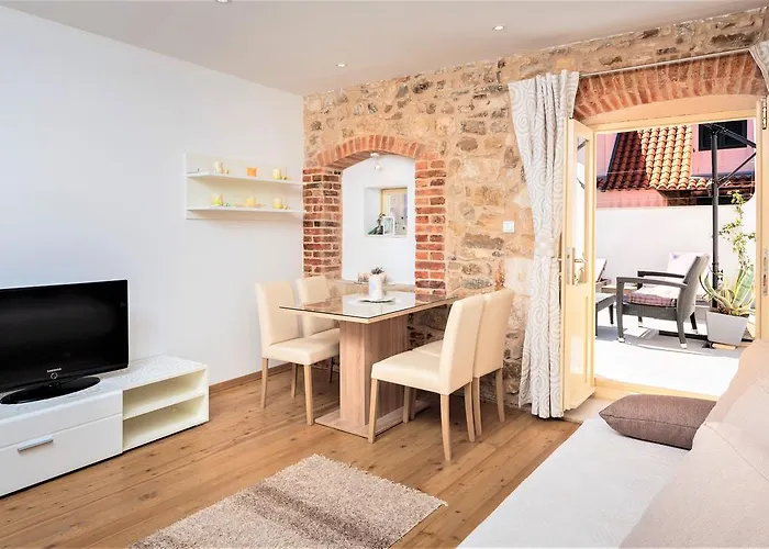 Apartment The Palace Collection In Centre Split