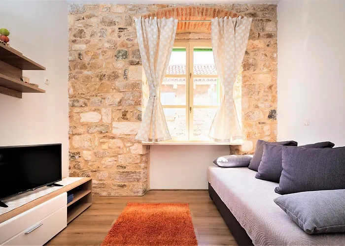 Apartment The Palace Collection In Centre Split