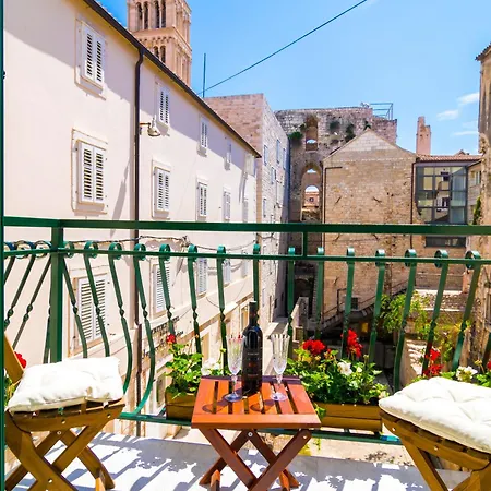 The Palace Collection In Centre Apartment Split