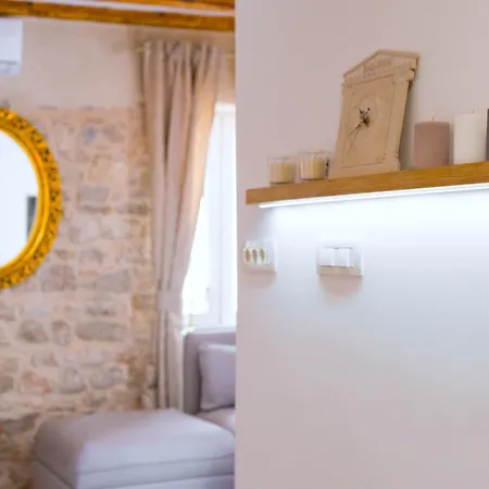 The Palace Collection In Centre Apartment