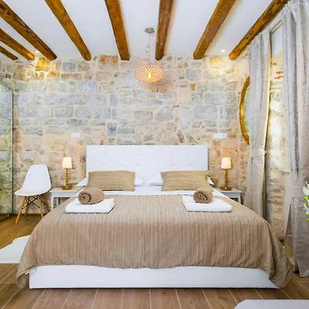 The Palace Collection In Centre Apartment Split