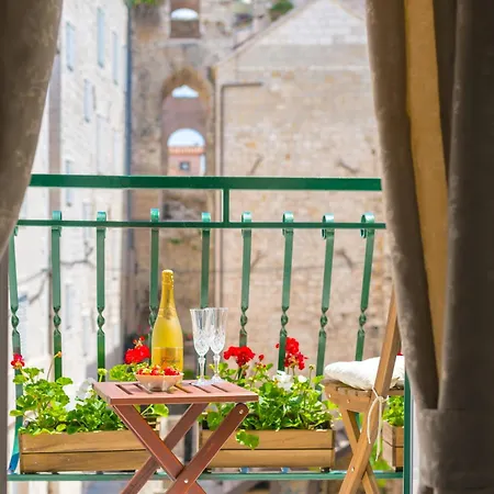 The Palace Collection In Centre Apartment Split