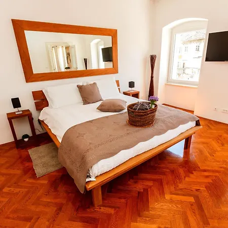 The Palace Collection In Centre Apartment *
