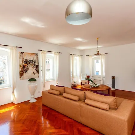 Апартаменты The Palace Collection In Centre *