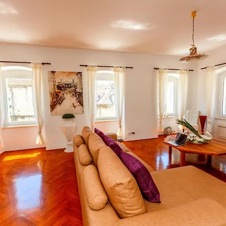 The Palace Collection In Centre Apartment Split