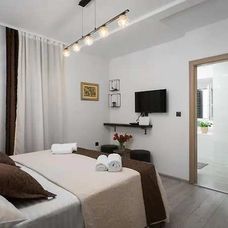 The Palace Collection In Centre Apartment *
