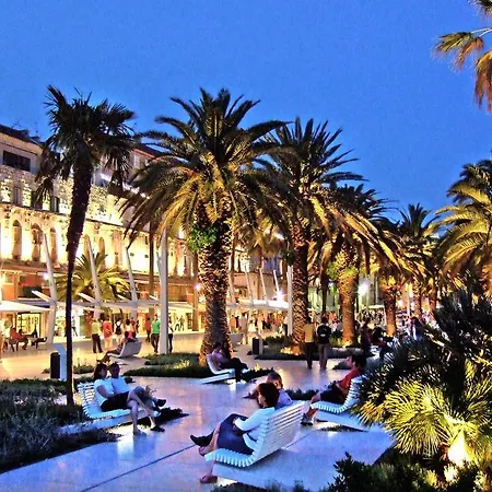 Lägenhet The Palace Collection In Centre *