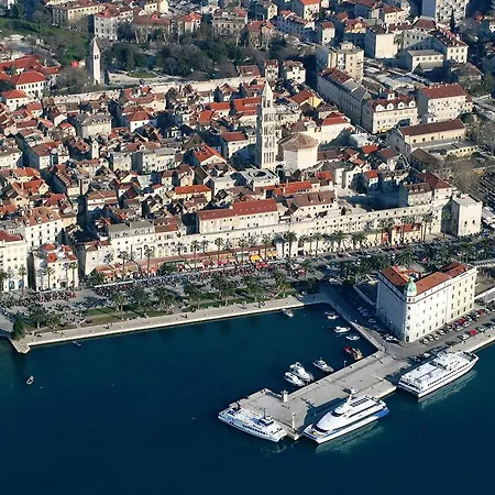 The Palace Collection In Centre Apartment Split
