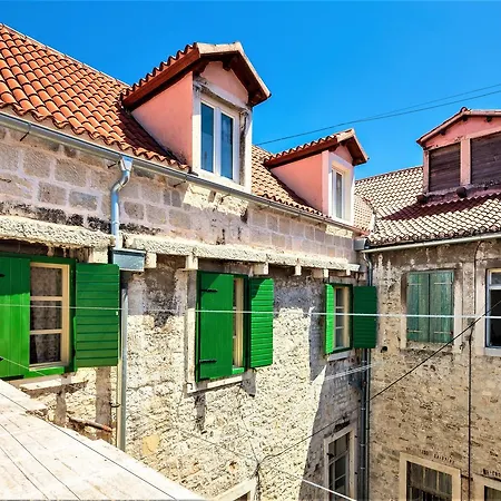 The Palace Collection In Centre Split