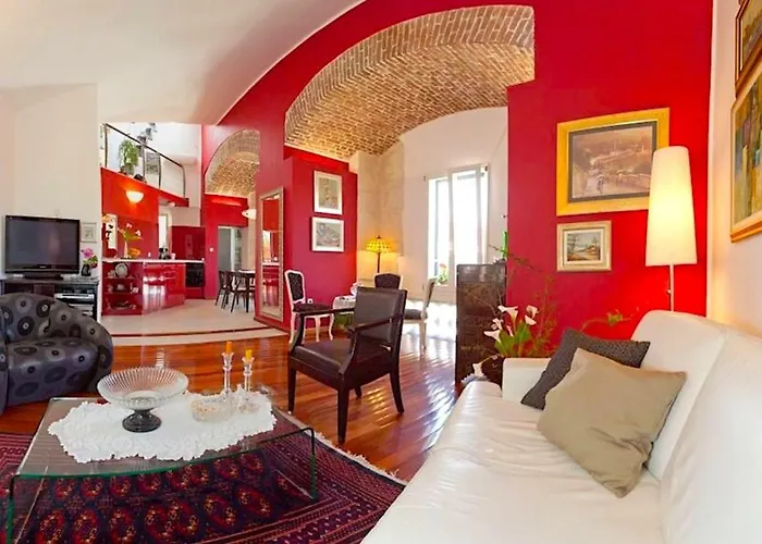 The Palace Collection In Centre *