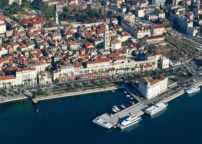 The Palace Collection In Centre 아파트 스플리트